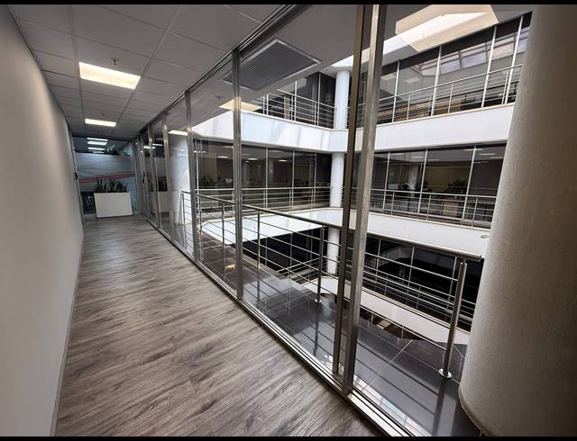 5,054M² BUILDING FOR SALE IN PARKTOWN